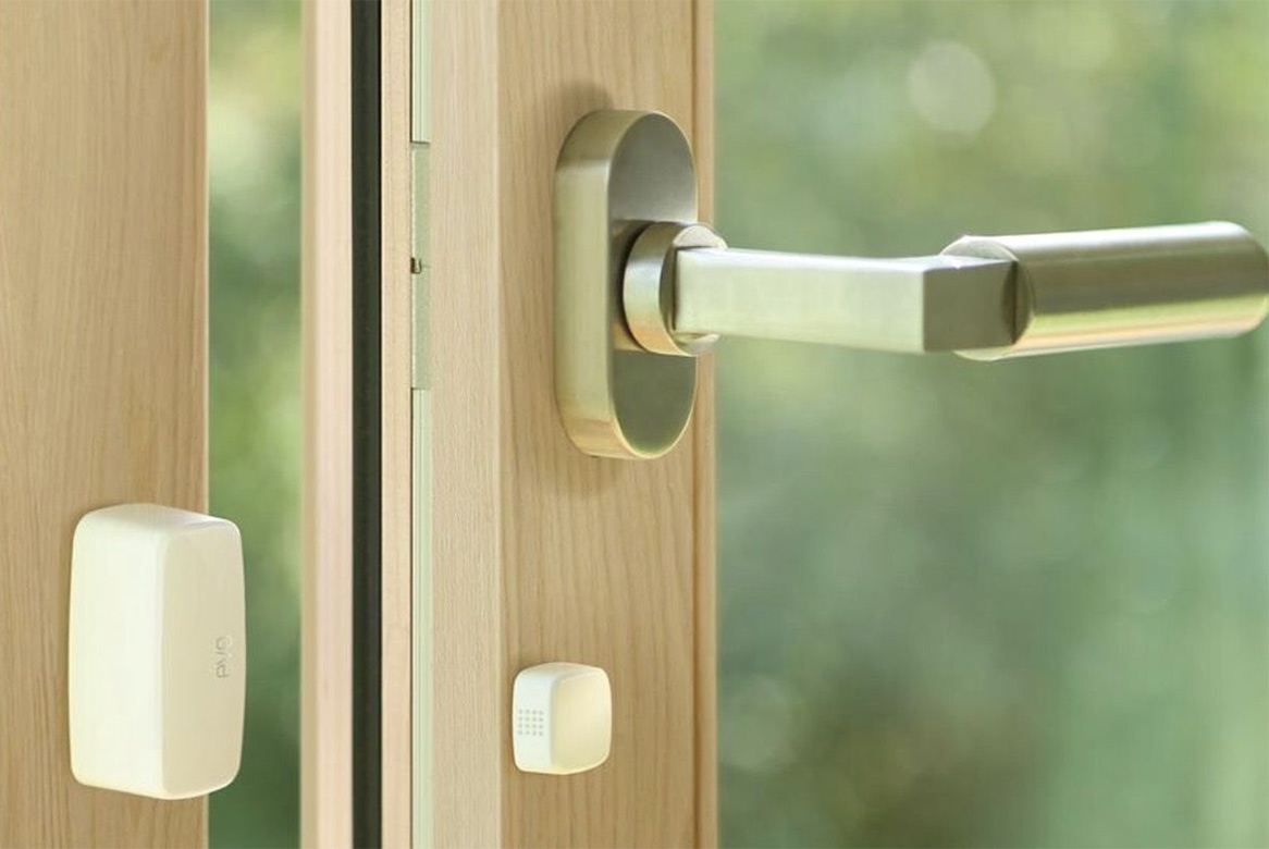 Герконовые контакты на балконной двери